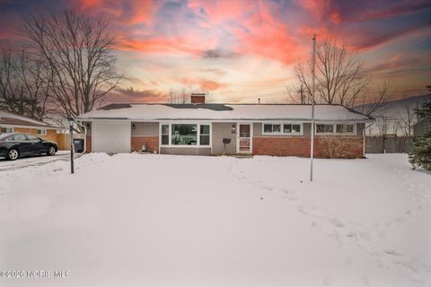 Photo of 4834 Glen Oaks Drive, Toledo, OH 43613 (MLS # 10003421)