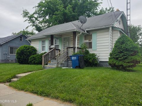 Photo of 1628 Lebanon Street, Toledo, OH 43605 (MLS # 10008098)