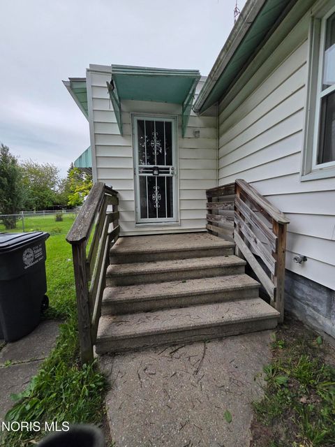Tiny photo for 1628 Lebanon Street, Toledo, OH 43605 (MLS # 10008098)