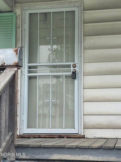Tiny photo for 1628 Lebanon Street, Toledo, OH 43605 (MLS # 10008098)