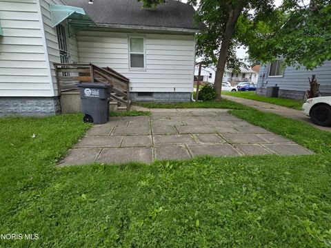 Tiny photo for 1628 Lebanon Street, Toledo, OH 43605 (MLS # 10008098)