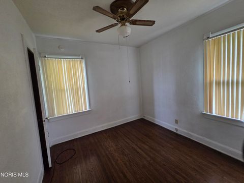 Tiny photo for 1628 Lebanon Street, Toledo, OH 43605 (MLS # 10008098)