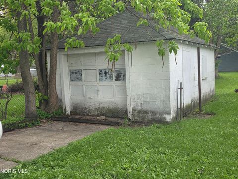 Tiny photo for 1628 Lebanon Street, Toledo, OH 43605 (MLS # 10008098)