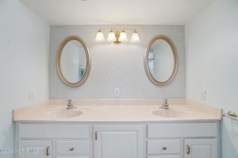 Tiny photo for 2165 Glenacres Court, Maumee, OH 43537 (MLS # 10004342)