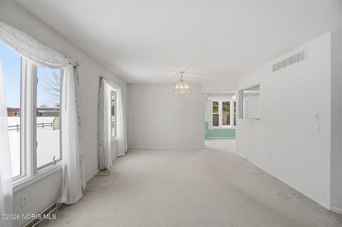 Tiny photo for 2165 Glenacres Court, Maumee, OH 43537 (MLS # 10004342)