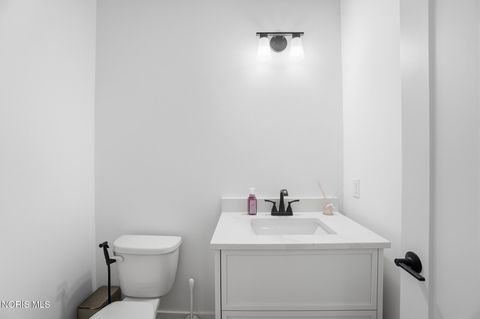 Tiny photo for 17 Hawthorne Crossing, Perrysburg, OH 43551 (MLS # 10005747)