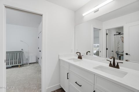 Tiny photo for 17 Hawthorne Crossing, Perrysburg, OH 43551 (MLS # 10005747)