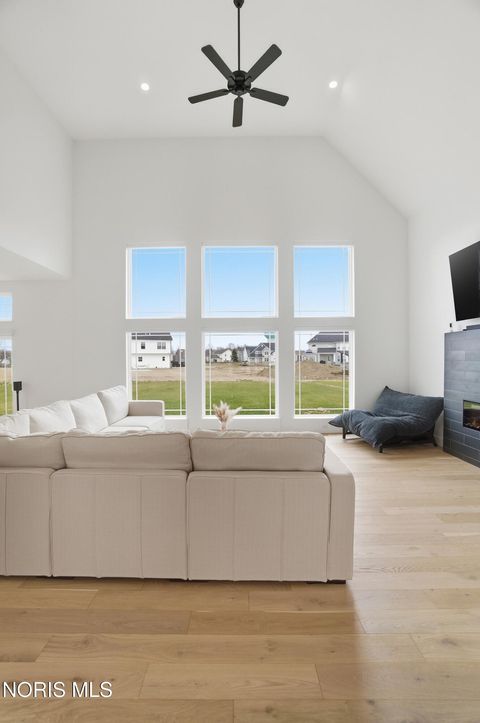 Tiny photo for 17 Hawthorne Crossing, Perrysburg, OH 43551 (MLS # 10005747)