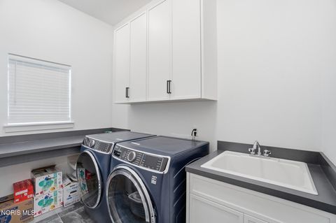 Tiny photo for 17 Hawthorne Crossing, Perrysburg, OH 43551 (MLS # 10005747)