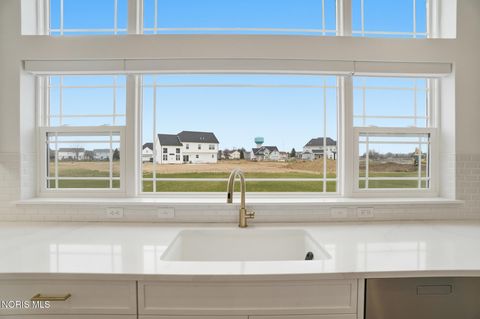 Tiny photo for 17 Hawthorne Crossing, Perrysburg, OH 43551 (MLS # 10005747)