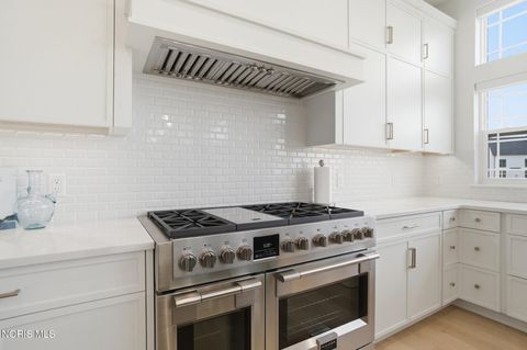 Tiny photo for 17 Hawthorne Crossing, Perrysburg, OH 43551 (MLS # 10005747)