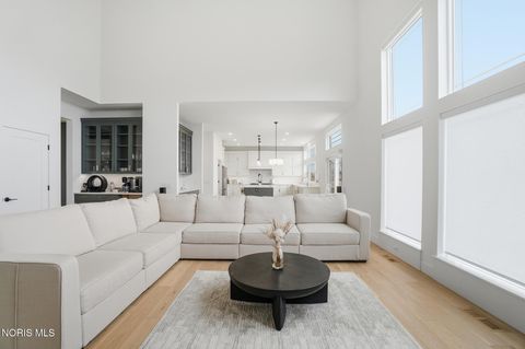 Tiny photo for 17 Hawthorne Crossing, Perrysburg, OH 43551 (MLS # 10005747)