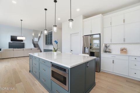 Tiny photo for 17 Hawthorne Crossing, Perrysburg, OH 43551 (MLS # 10005747)