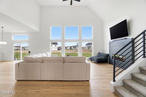 Tiny photo for 17 Hawthorne Crossing, Perrysburg, OH 43551 (MLS # 10005747)