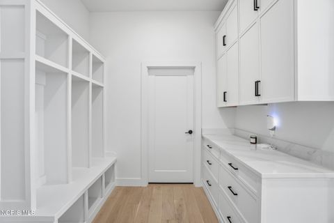 Tiny photo for 17 Hawthorne Crossing, Perrysburg, OH 43551 (MLS # 10005747)