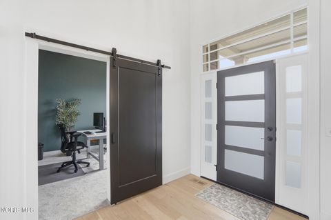 Tiny photo for 17 Hawthorne Crossing, Perrysburg, OH 43551 (MLS # 10005747)