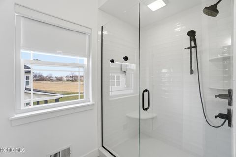 Tiny photo for 17 Hawthorne Crossing, Perrysburg, OH 43551 (MLS # 10005747)