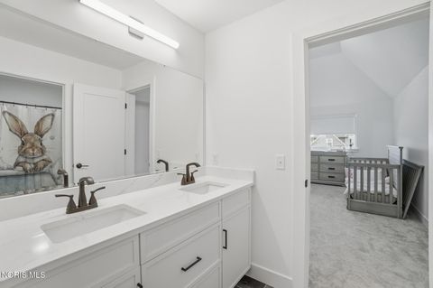 Tiny photo for 17 Hawthorne Crossing, Perrysburg, OH 43551 (MLS # 10005747)