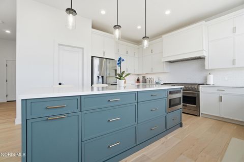 Tiny photo for 17 Hawthorne Crossing, Perrysburg, OH 43551 (MLS # 10005747)