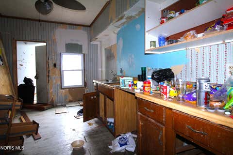 Tiny photo for 837 Orchard Street, Toledo, OH 43609 (MLS # 10007384)