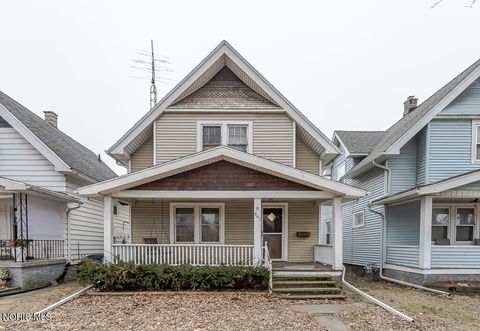 Photo of 842 Geneva Avenue, Toledo, OH 43609 (MLS # 10004821)