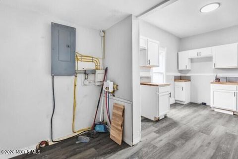 Tiny photo for 150 W Park Street, Toledo, OH 43608 (MLS # 10002723)