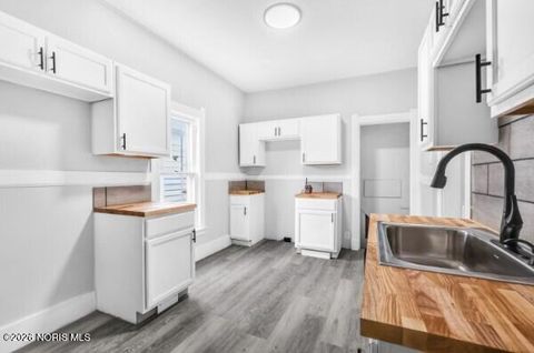 Tiny photo for 150 W Park Street, Toledo, OH 43608 (MLS # 10002723)