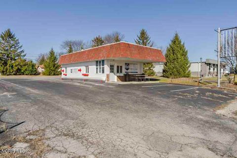 Photo of 3112 N Main Street, Findlay, OH 45840 (MLS # 10005256)