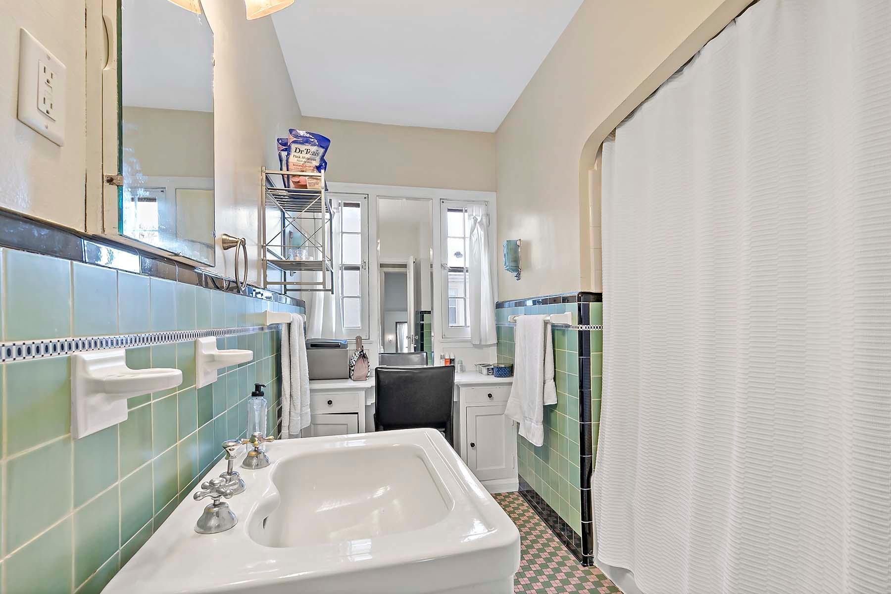 201 W Minnehaha Parkway