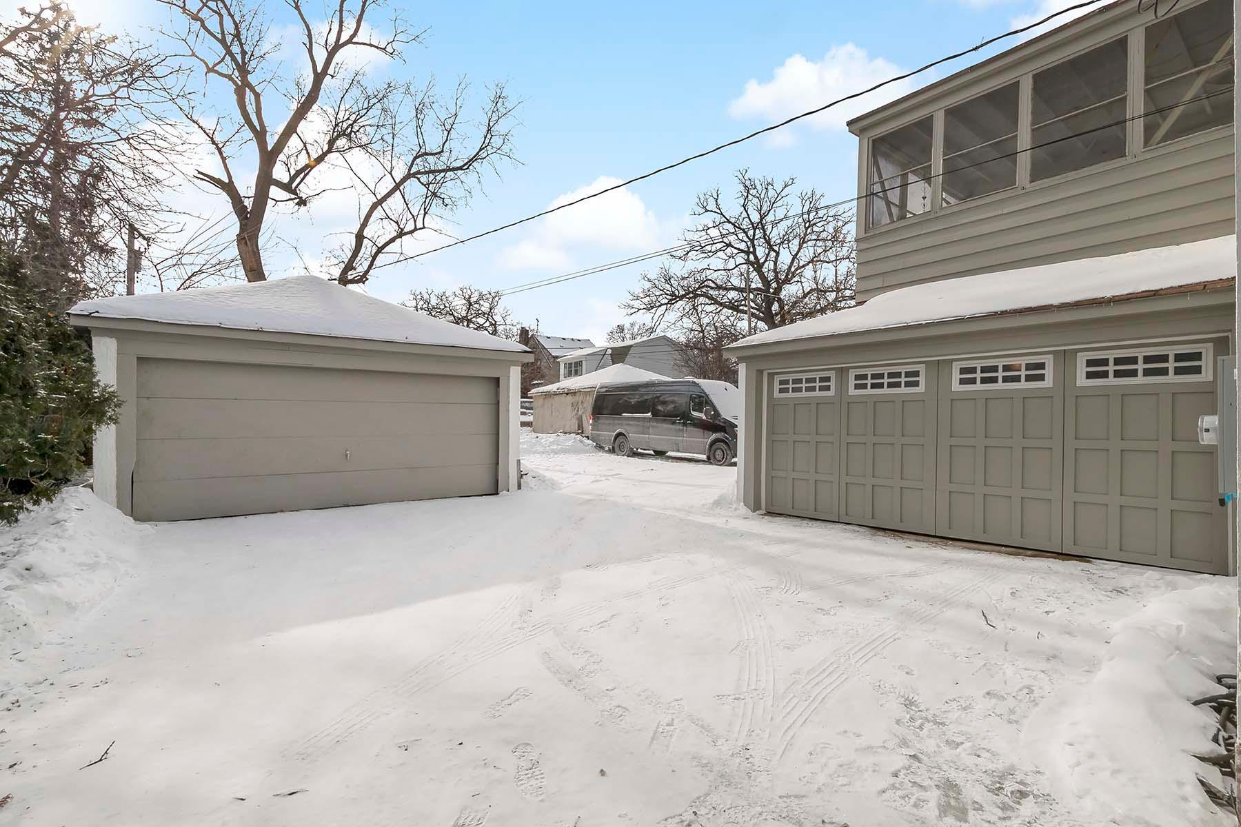 201 W Minnehaha Parkway