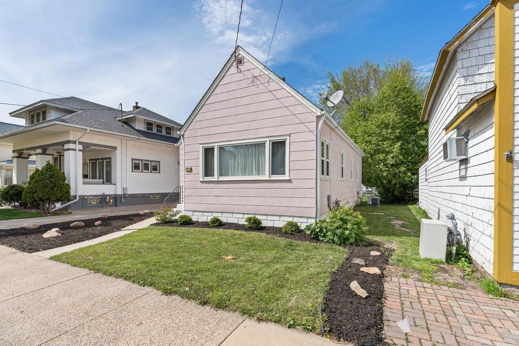 Photo of 606 3rd Avenue NW, Austin, MN 55912 (MLS # 7071914)