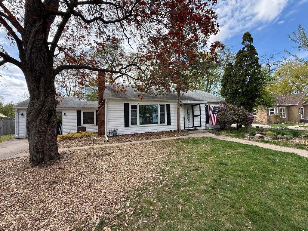 Photo of 3911 Welcome Avenue N, Robbinsdale, MN 55422 (MLS # 7067560)