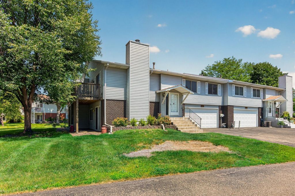 Photo of 3915 Gershwin Avenue N, Oakdale, MN 55128 (MLS # 7109032)