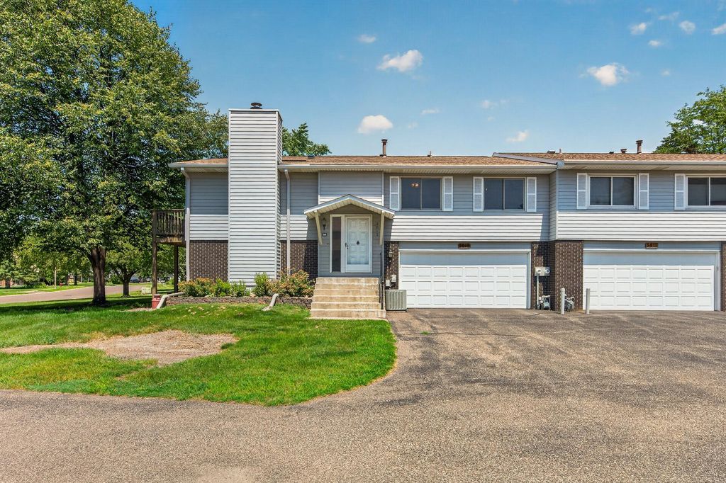 Photo of 3915 Gershwin Avenue N, Oakdale, MN 55128 (MLS # 7109032)