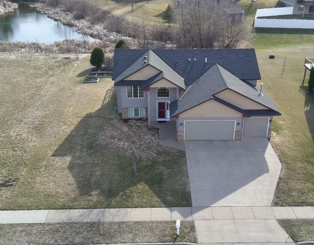 Photo of 929 Farmers Ridge Trail, Belle Plaine, MN 56011 (MLS # 7046249)