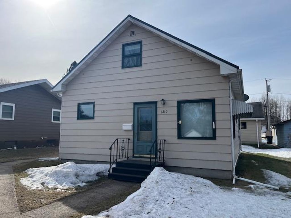 Photo of 1210 2nd Street W, Eveleth, MN 55734 (MLS # 7044136)