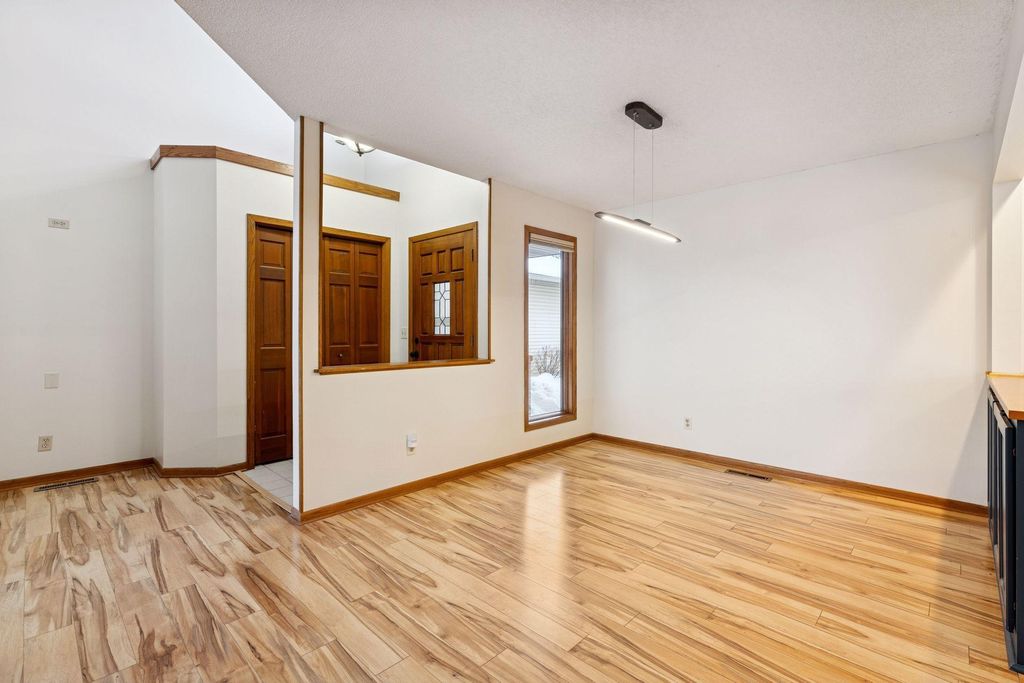 Photo of 491 Sterling Street S, Maplewood, MN 55119 (MLS # 7019853)