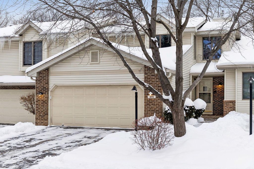 Photo of 491 Sterling Street S, Maplewood, MN 55119 (MLS # 7019853)