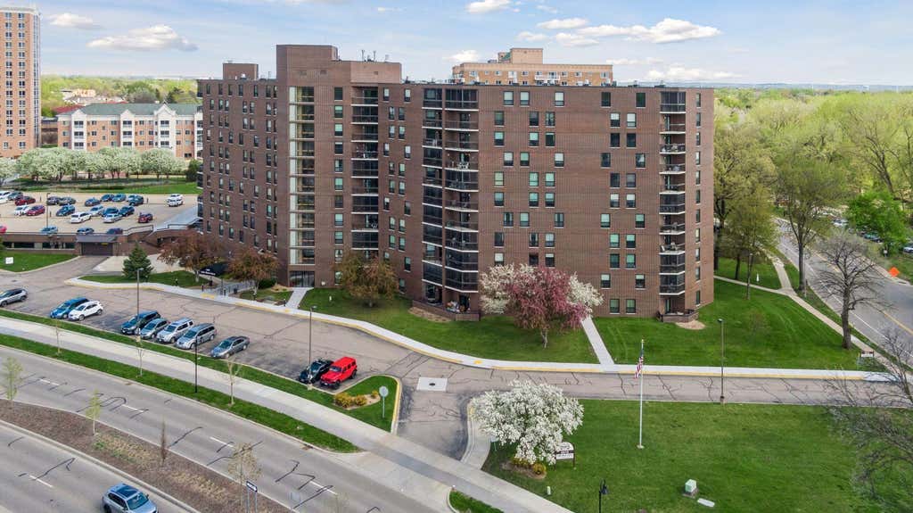 Photo of 6615 Lake Shore Drive S #1009, Richfield, MN 55423 (MLS # 7095425)