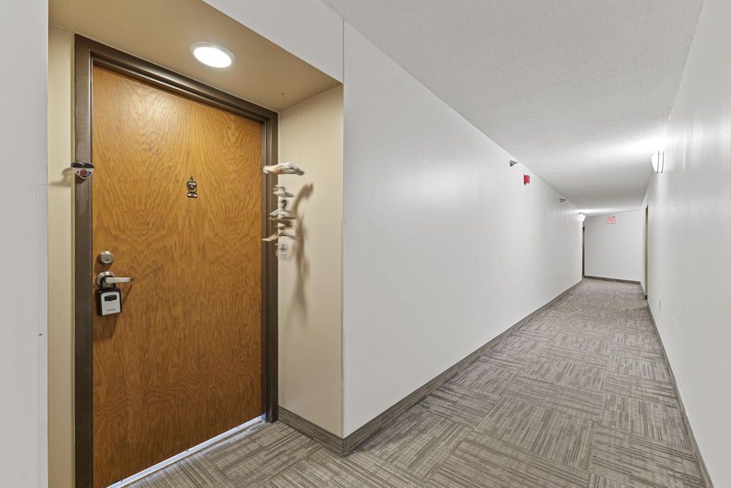 Photo of 6615 Lake Shore Drive S #1009, Richfield, MN 55423 (MLS # 7095425)