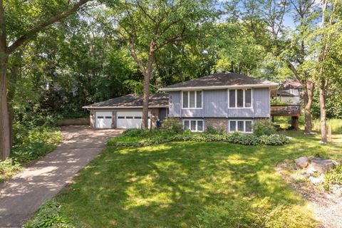 417 Brandywine Dr. Burnsville MN 55337