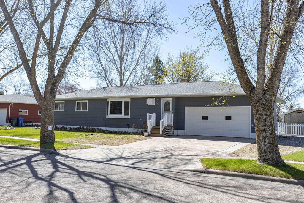 Photo of 702 3rd Avenue SE, Barnesville, MN 56514 (MLS # 7072185)