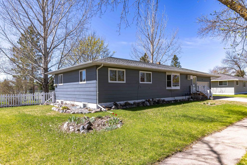 Photo of 702 3rd Avenue SE, Barnesville, MN 56514 (MLS # 7072185)