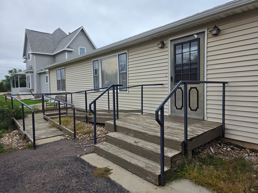 Photo of 310 8th Avenue SE, Pipestone, MN 56164 (MLS # 7146743)