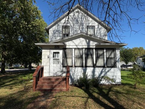 Photo of 221 W 4th Street, Morton, MN 56270 (MLS # 6691602)