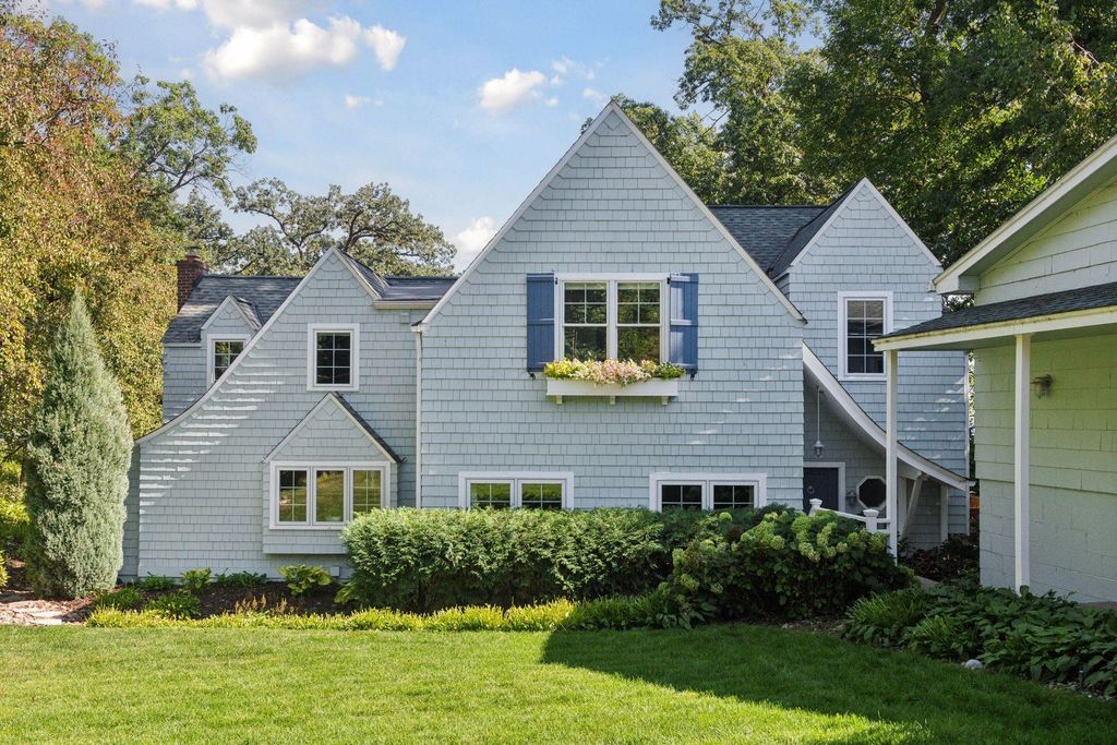 Photo of 215 W Point Road, Tonka Bay, MN 55331 (MLS # 6793231)
