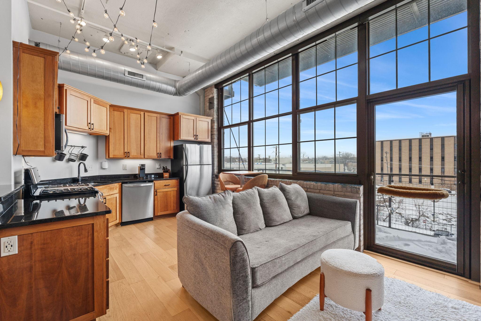 1901 E Hennepin Avenue 306