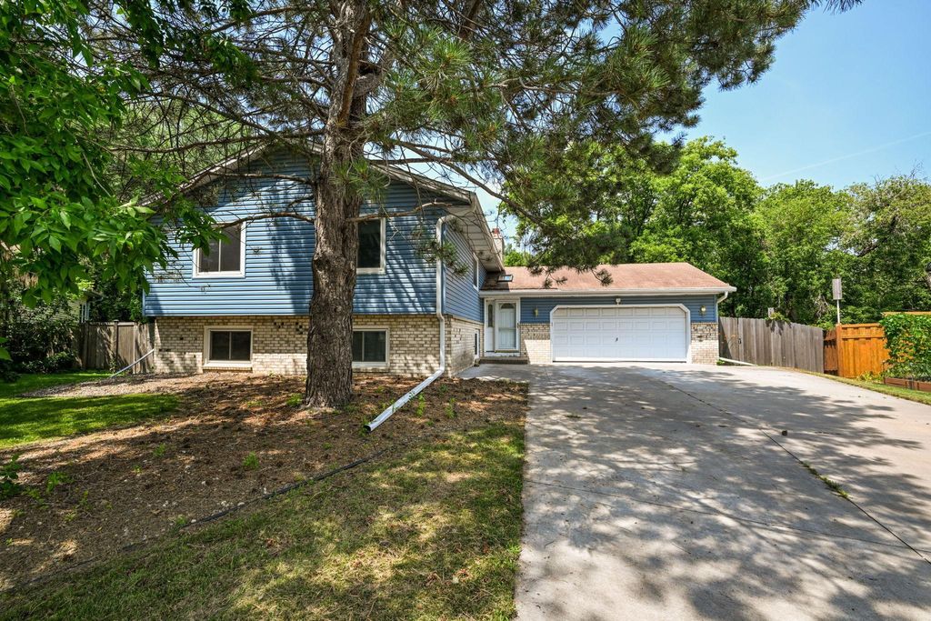 Photo of 6215 Cavell Avenue N, Brooklyn Park, MN 55428 (MLS # 7054814)