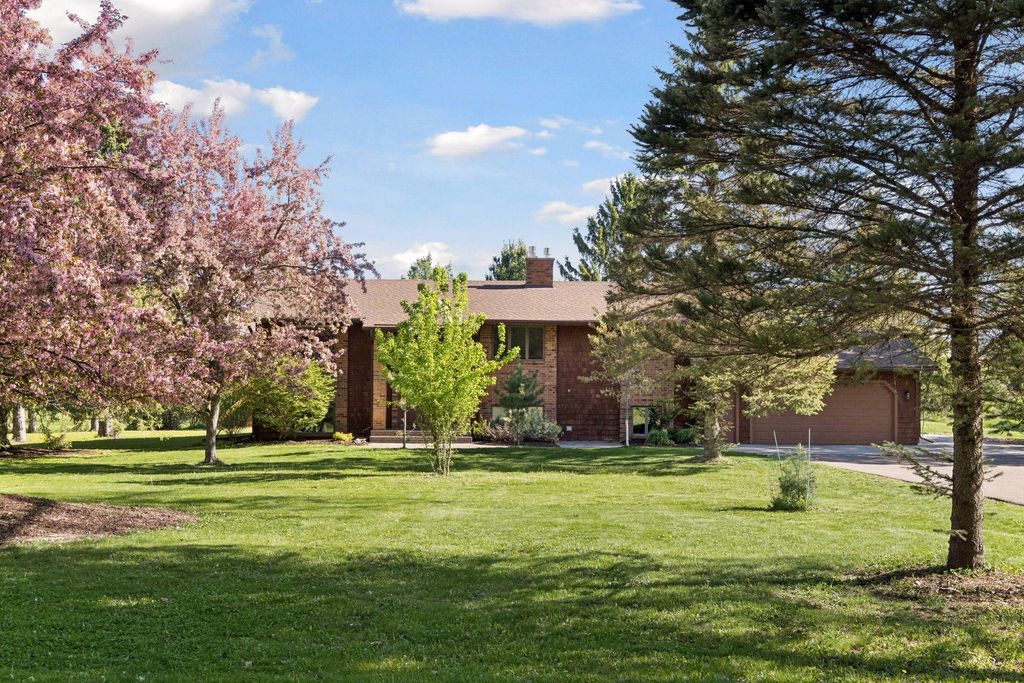 Photo of 7 Doral Road, Dellwood, MN 55110 (MLS # 7003223)