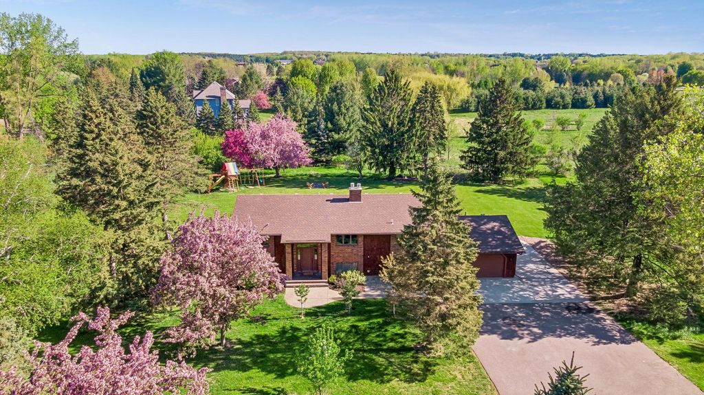Photo of 7 Doral Road, Dellwood, MN 55110 (MLS # 7003223)